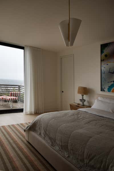 Modern Bedroom. Beach House by Ashe Leandro.