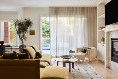  Mid-Century Modern Family Home Living Room. Casa de Arte by Studio PLOW.