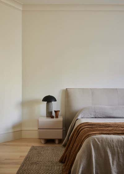 Contemporary Bedroom. Casa de Arte by Studio PLOW.