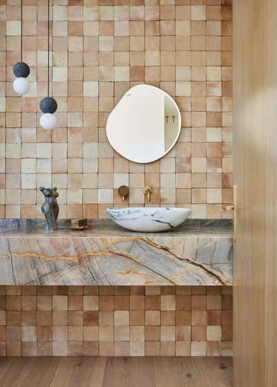  Mid-Century Modern Minimalist Country House Bathroom. Chimney Rock by Studio PLOW.