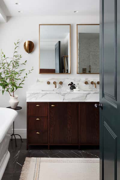  Mid-Century Modern Eclectic Apartment Bathroom. Holland Park 01 by Christian Bense Limited.