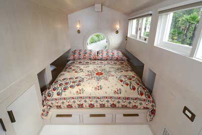 Mid-Century Modern Bedroom. COACH HOUSE by unHeim.