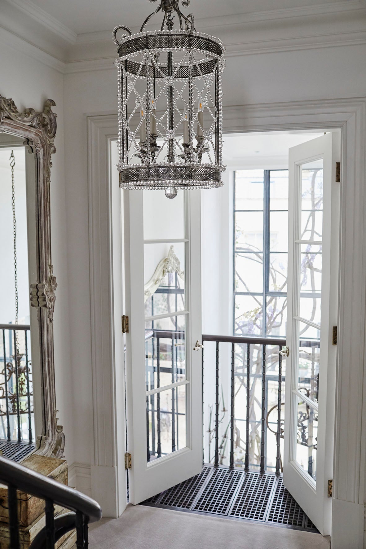 Contemporary Entry and Hall