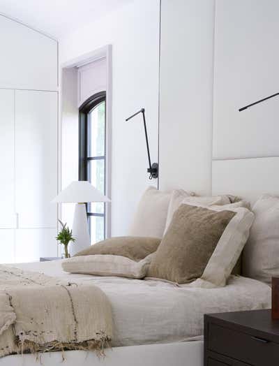 Modern Bedroom. Washington DC Home by Darryl Carter Inc..