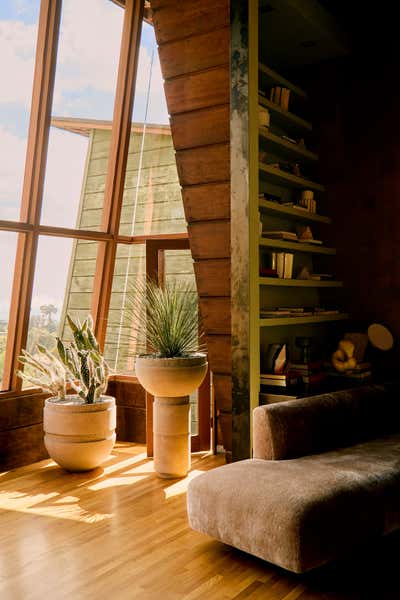  Bachelor Pad Living Room. Laurel Canyon Residence, Los Angeles by Giampiero Tagliaferri.