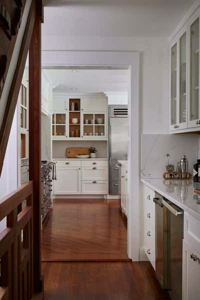  Craftsman Family Home Kitchen. East Hampton Craftsman by Hyphen & Co..