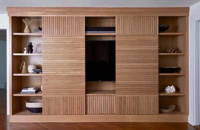  Craftsman Living Room. East Hampton Craftsman by Hyphen & Co..