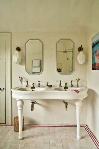  Traditional Bathroom. Grade II Listed Country House by Studio Hollond.