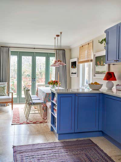  English Country Kitchen. Queens Park Townhouse by Studio Hollond.