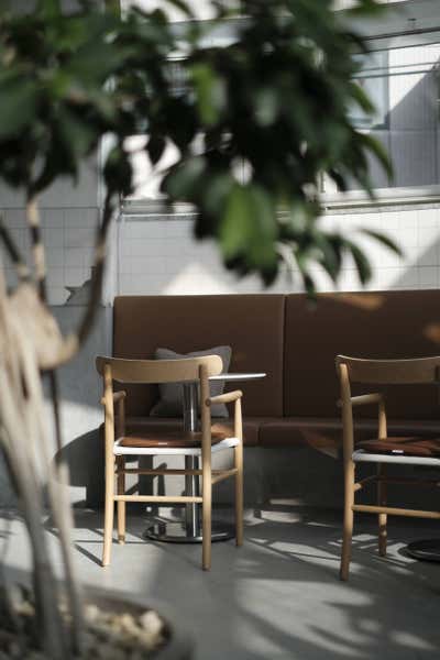  Beach Style Dining Room. KIRO HIROSHIMA by THE SHAREHOTELS by HIROYUKI TANAKA ARCHITECTS.