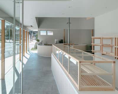  Minimalist Entry and Hall. TAKE BAKERY  AND  CAFE by HIROYUKI TANAKA ARCHITECTS.