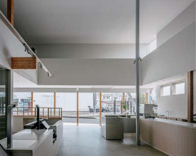 Minimalist Open Plan. TAKE BAKERY  AND  CAFE by HIROYUKI TANAKA ARCHITECTS.