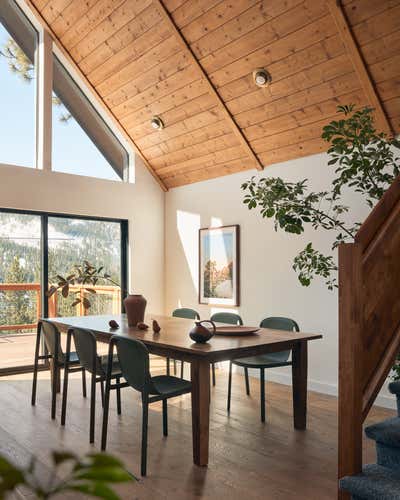 Modern Vacation Home Dining Room. Donner Lake Cabin by Form + Field .