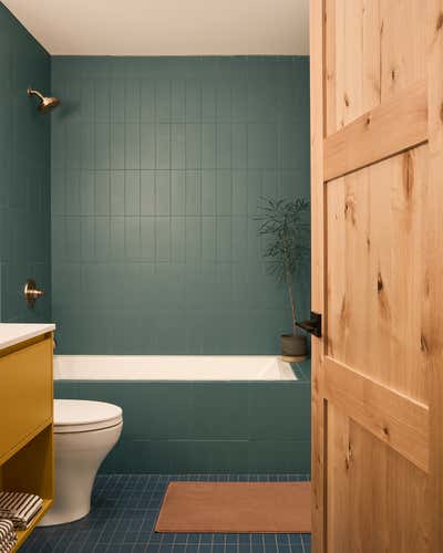  Modern Contemporary Vacation Home Bathroom. Donner Lake Cabin by Form + Field .