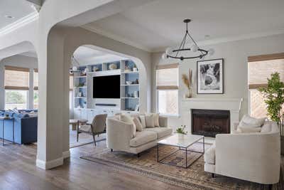  Coastal Transitional Family Home Living Room. Encinitas by Hyphen & Co..