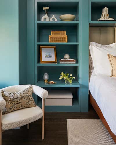  Modern Bedroom. Flatiron Apartment by Hyphen & Co..