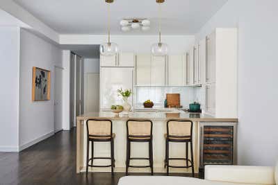  Modern Kitchen. Flatiron Apartment by Hyphen & Co..