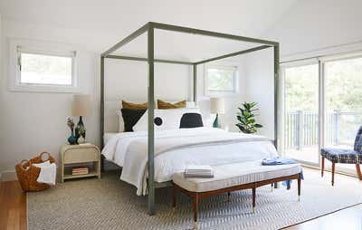  Mid-Century Modern Family Home Bedroom. East Hampton by Hyphen & Co..