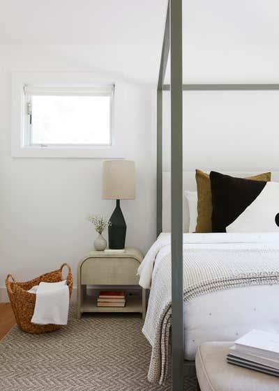  Mid-Century Modern Family Home Bedroom. East Hampton by Hyphen & Co..