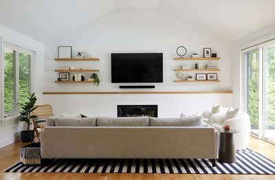  Coastal Family Home Living Room. East Hampton by Hyphen & Co..