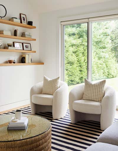  Coastal Family Home Living Room. East Hampton by Hyphen & Co..