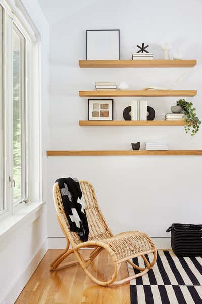  Organic Living Room. East Hampton by Hyphen & Co..