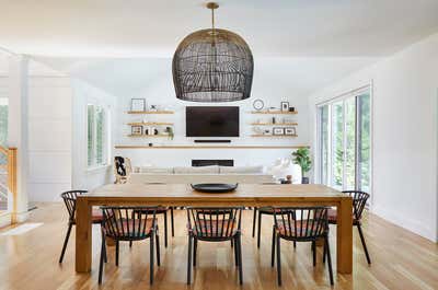  Coastal Family Home Dining Room. East Hampton by Hyphen & Co..