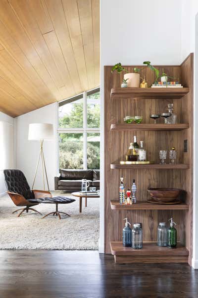  Mid-Century Modern Family Home Living Room. Dogwood Midcentury by Sierra Holland LLC.