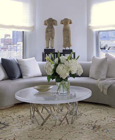  Apartment Living Room. Gallery-Inspired Contemporary in Candela Building on the Park by Vicente Wolf Associates, Inc..