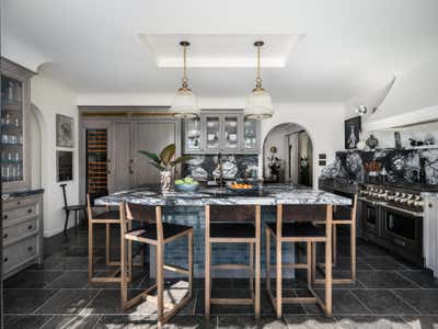  Family Home Kitchen. Miracle Mile by Jeff Andrews - Design.