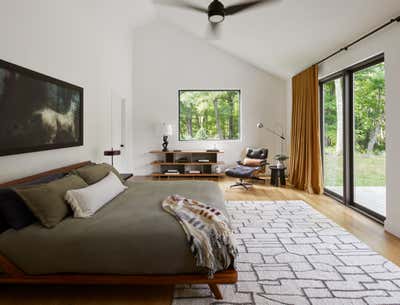  Mid-Century Modern Family Home Bedroom. Hudson Valley Modern by JAM Architecture.