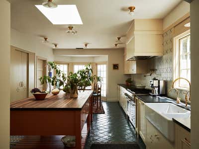  Mediterranean Family Home Kitchen. Windsor Square by Sherwood-Kypreos.