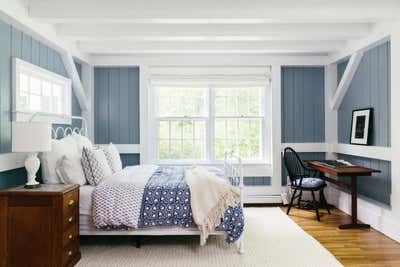  Cottage Bedroom. East Hampton Cottage by Hyphen & Co..