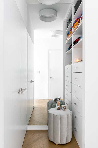  Organic Apartment Storage Room and Closet. Brooklyn by Hyphen & Co..
