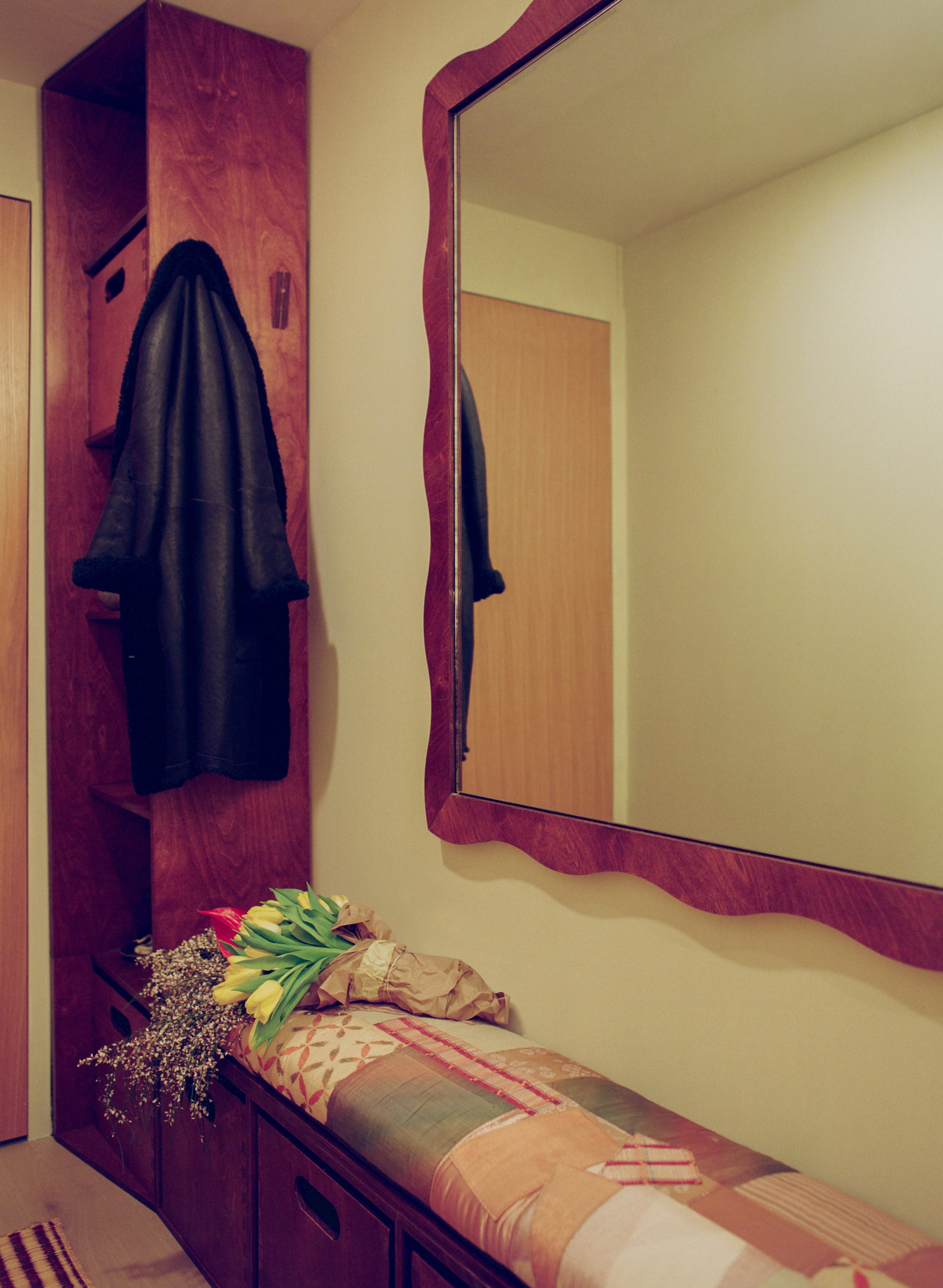 Contemporary Entry and Hall