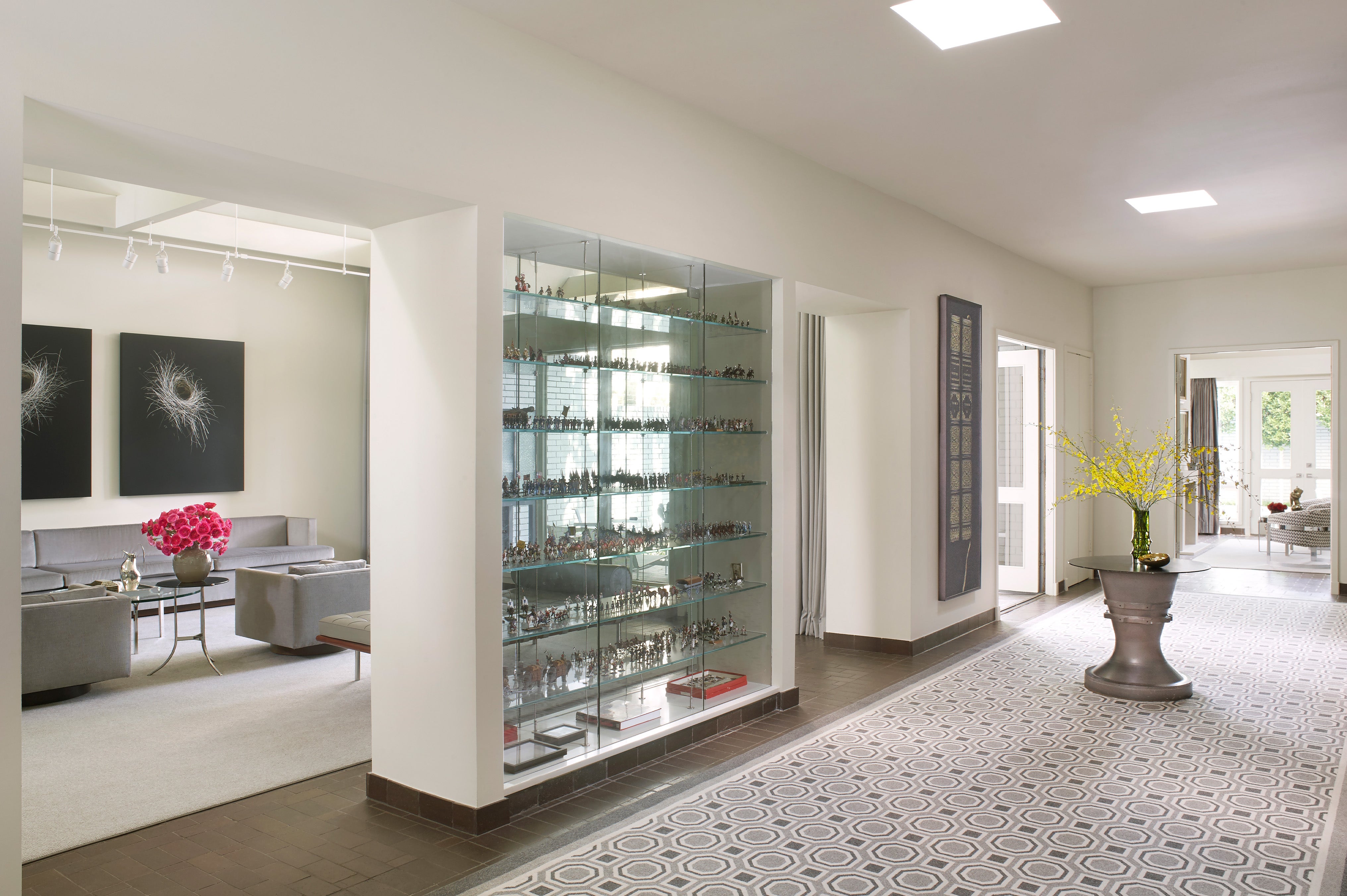 Contemporary Entry and Hall