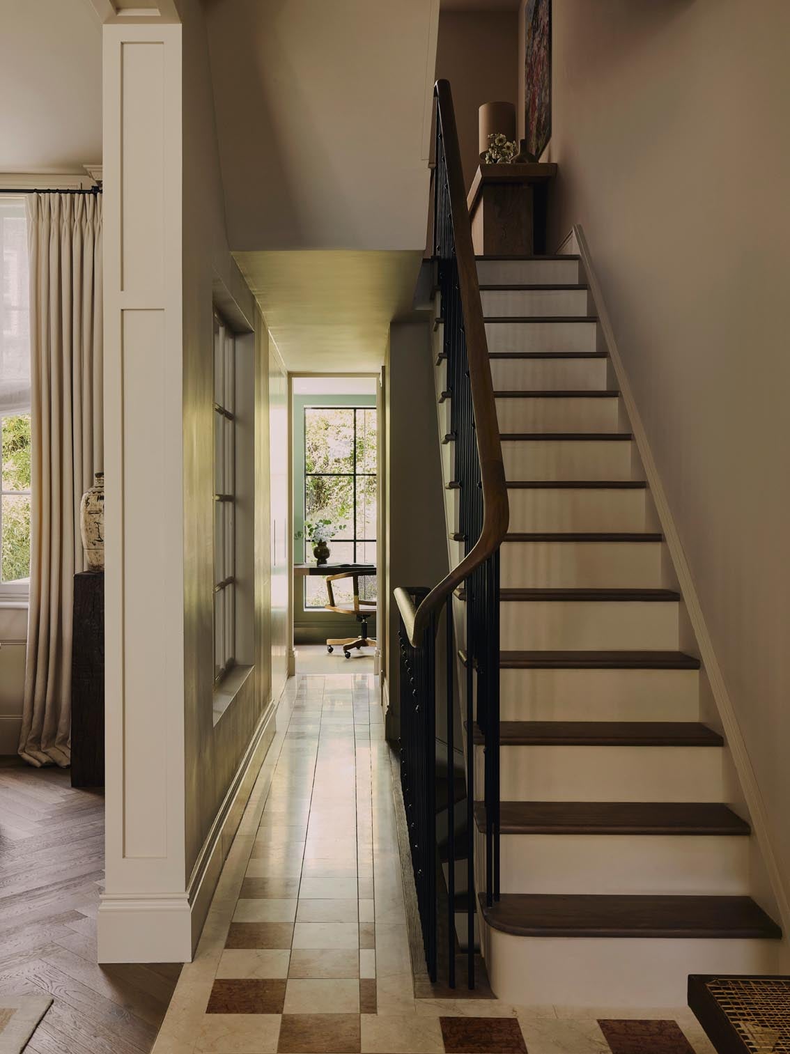 Contemporary Entry and Hall