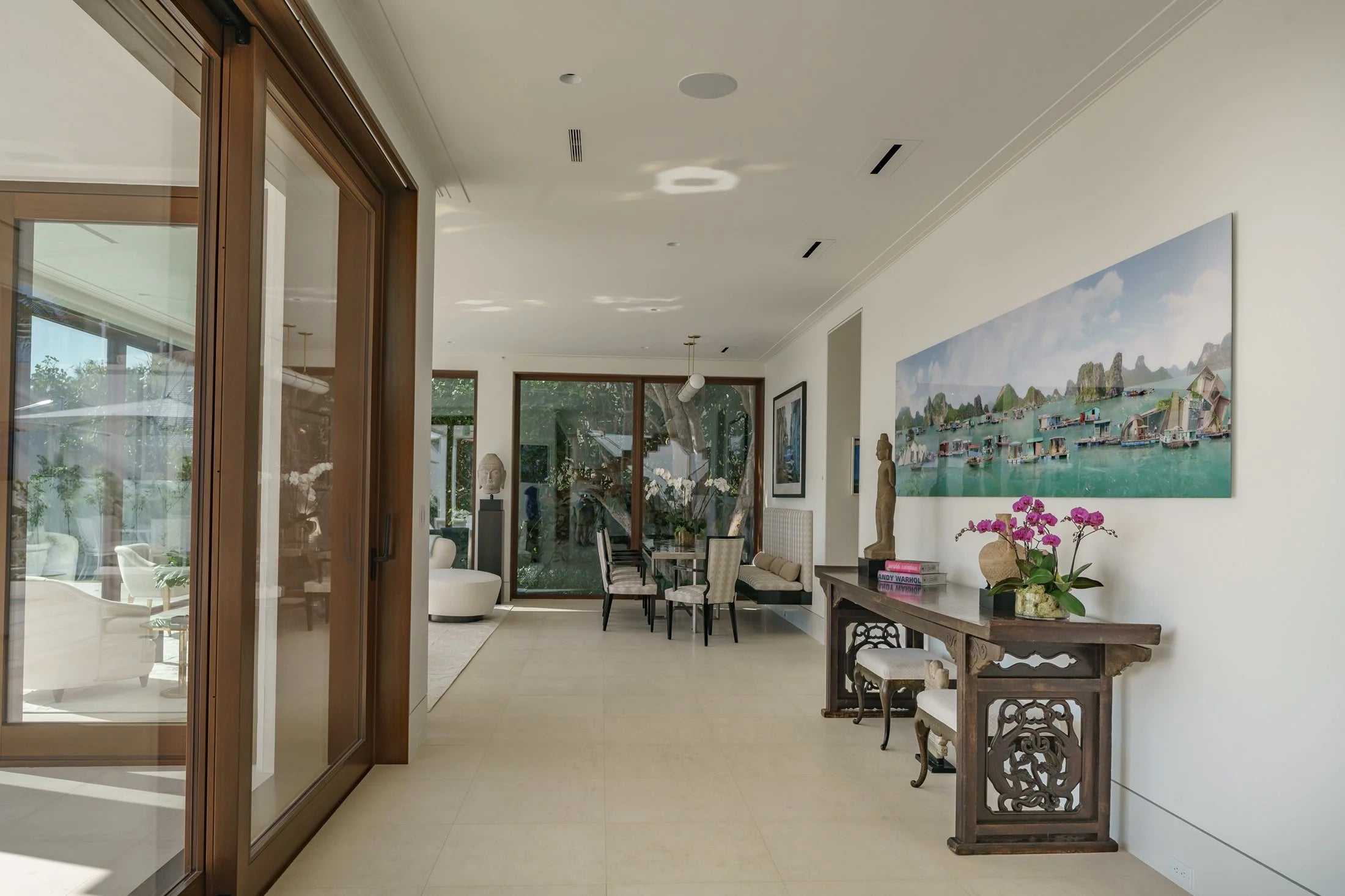 Contemporary Entry and Hall