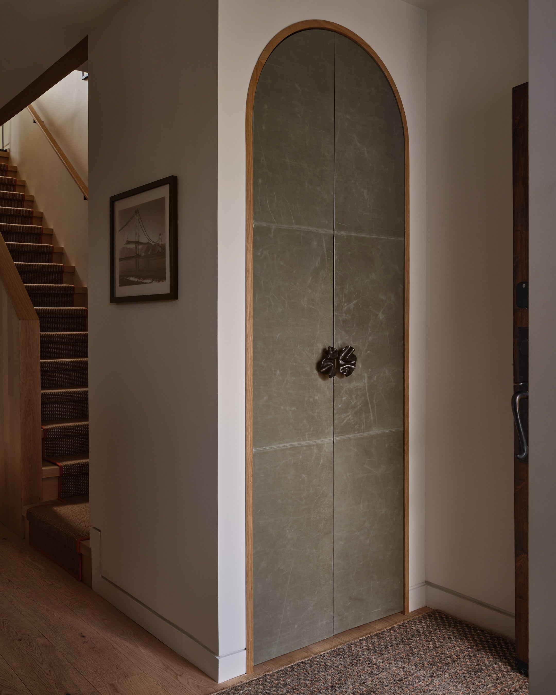 Contemporary Entry and Hall