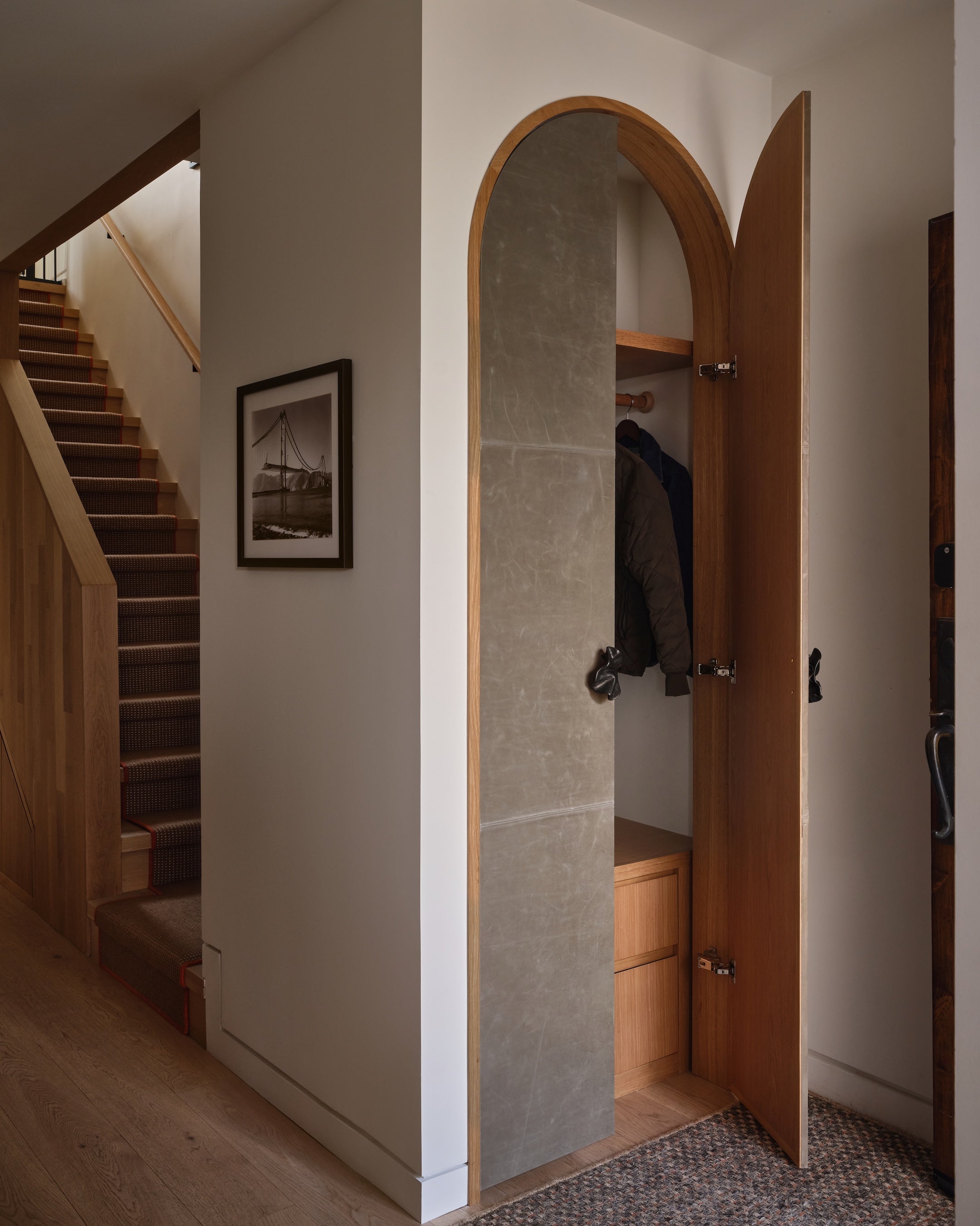 Contemporary Entry and Hall