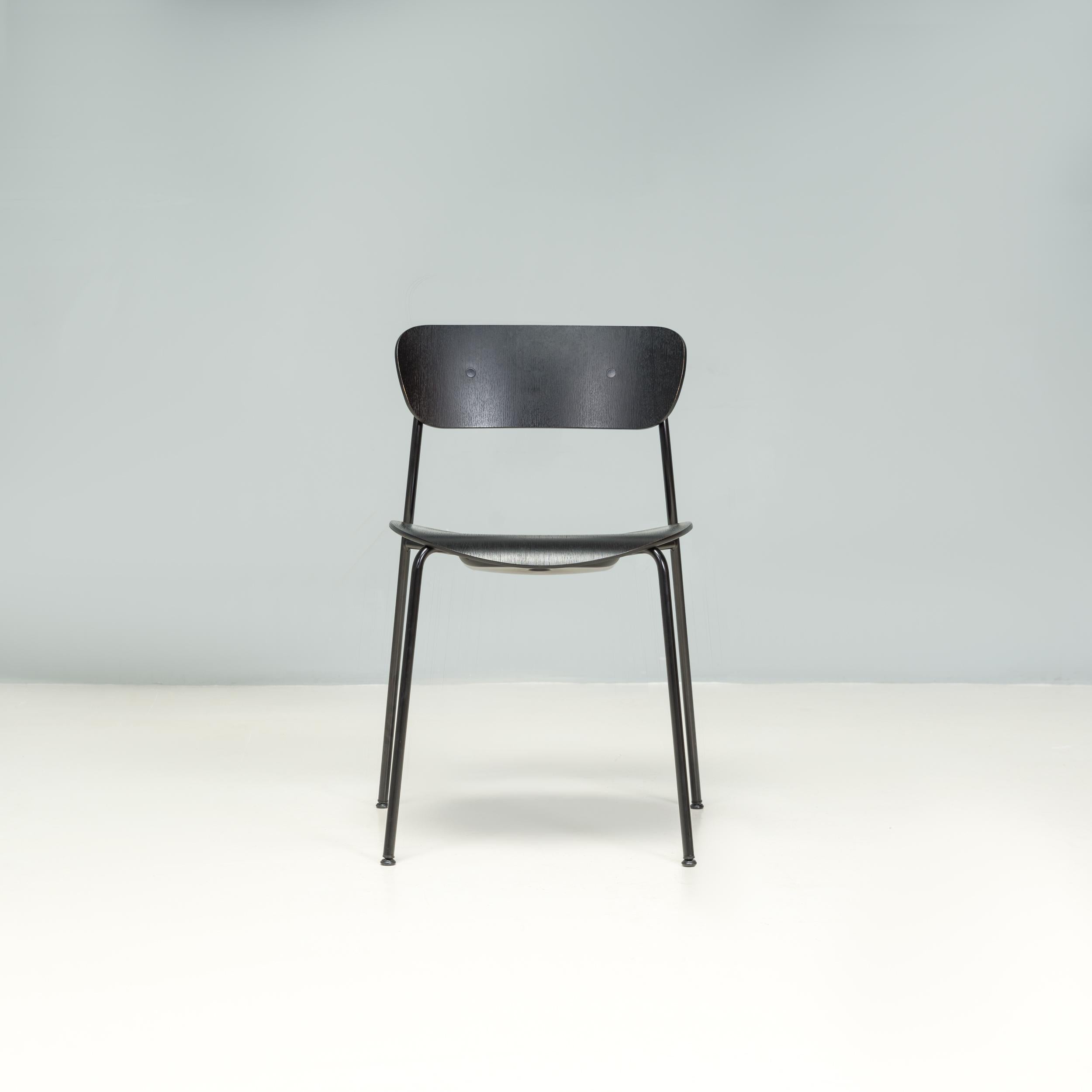 Die 2018 von den norwegischen Designern Torbjørn Anderssen und Espen Voll entworfenen AV1-Stühle sind Teil der Pavilion-Kollektion, die von der dänischen Möbelmarke &Tradition hergestellt wird.

Der Auftrag für die Collection'S war eine