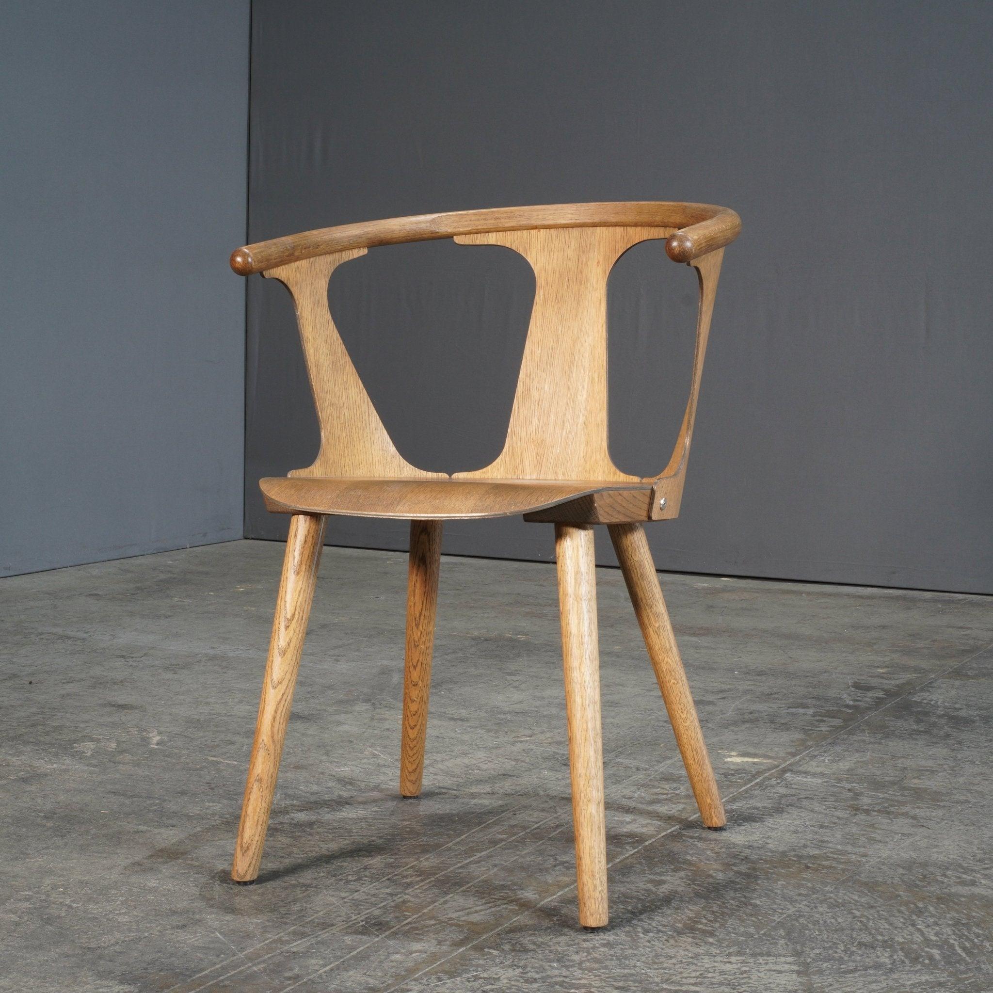 Scandinavo moderno Tradition Smoked Oiled Oak in Between Chair SK1 di Sami Kallio in vendita