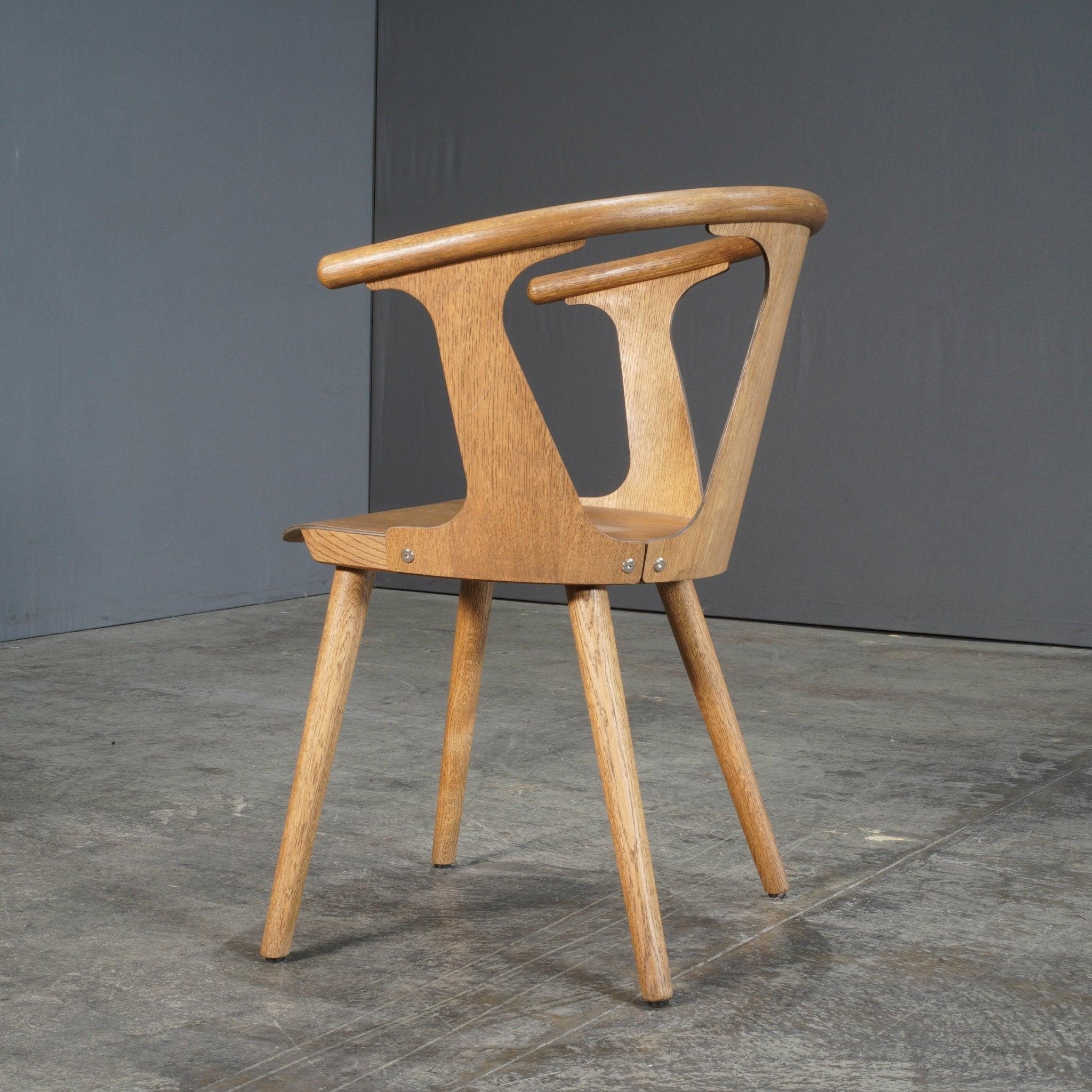 Tradition Smoked Oiled Oak in Between Chair SK1 di Sami Kallio In condizioni buone in vendita a Basildon, London