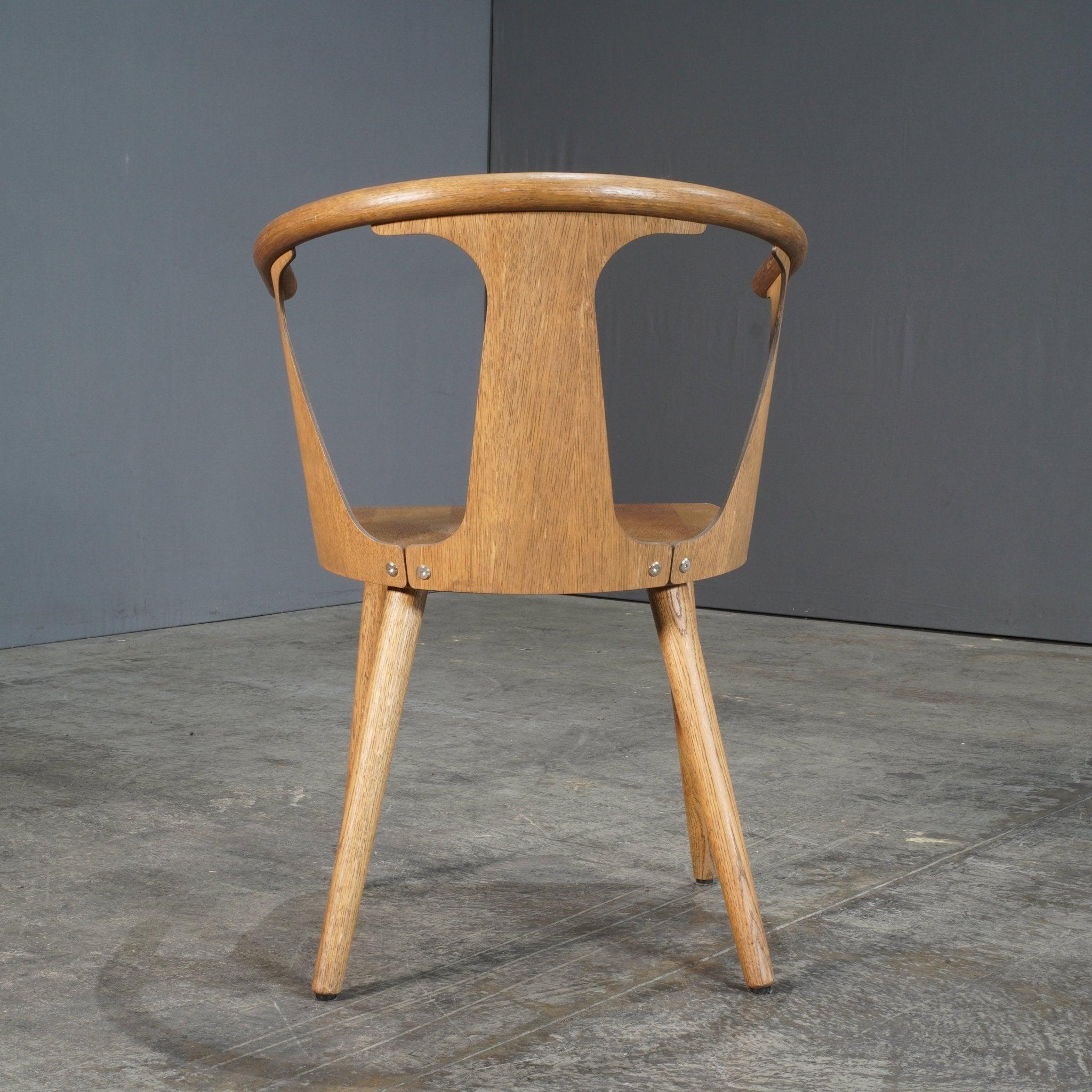 XXI secolo e contemporaneo Tradition Smoked Oiled Oak in Between Chair SK1 di Sami Kallio in vendita