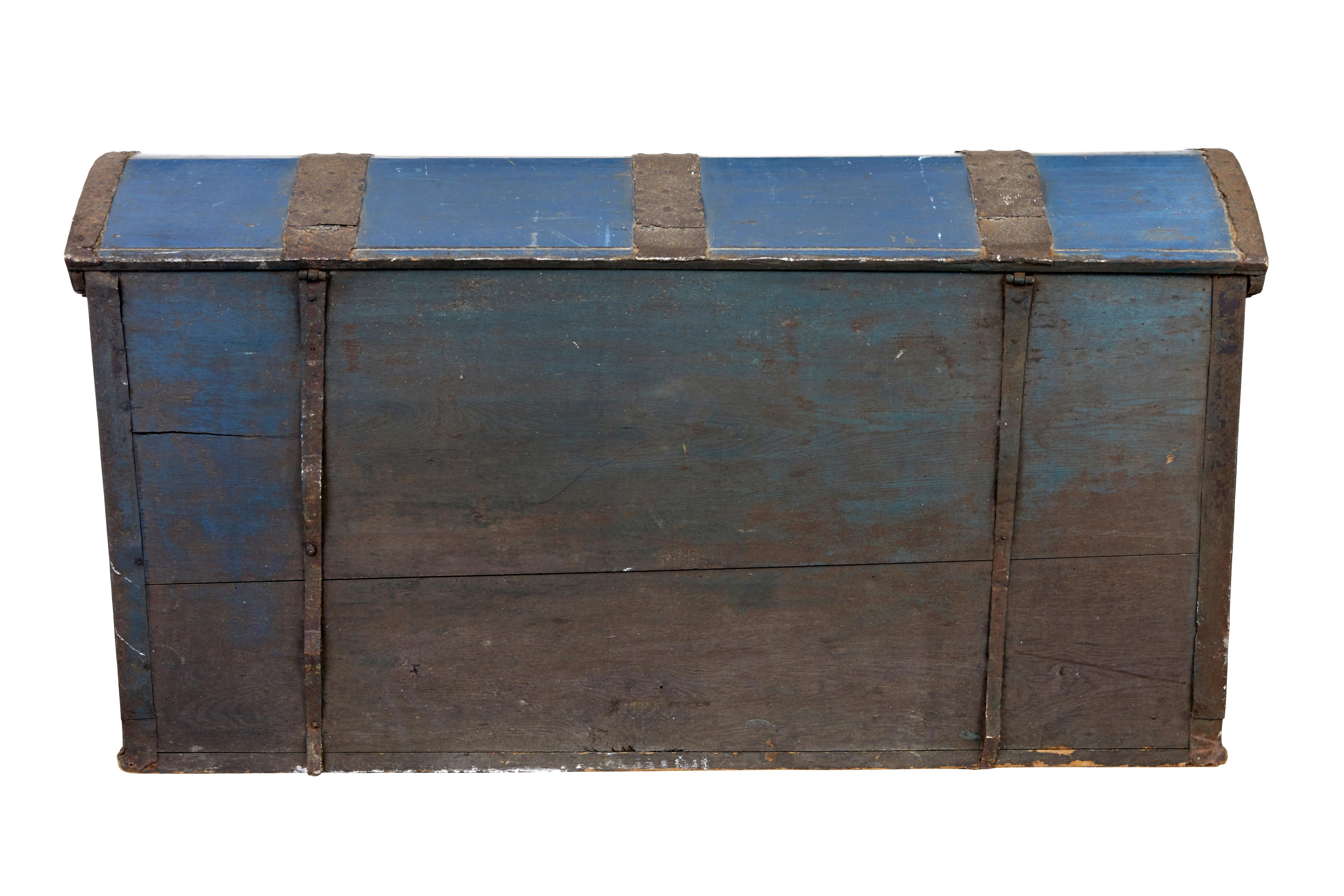 Traditional 19th century painted Swedish dome top trunk In Good Condition In Debenham, Suffolk