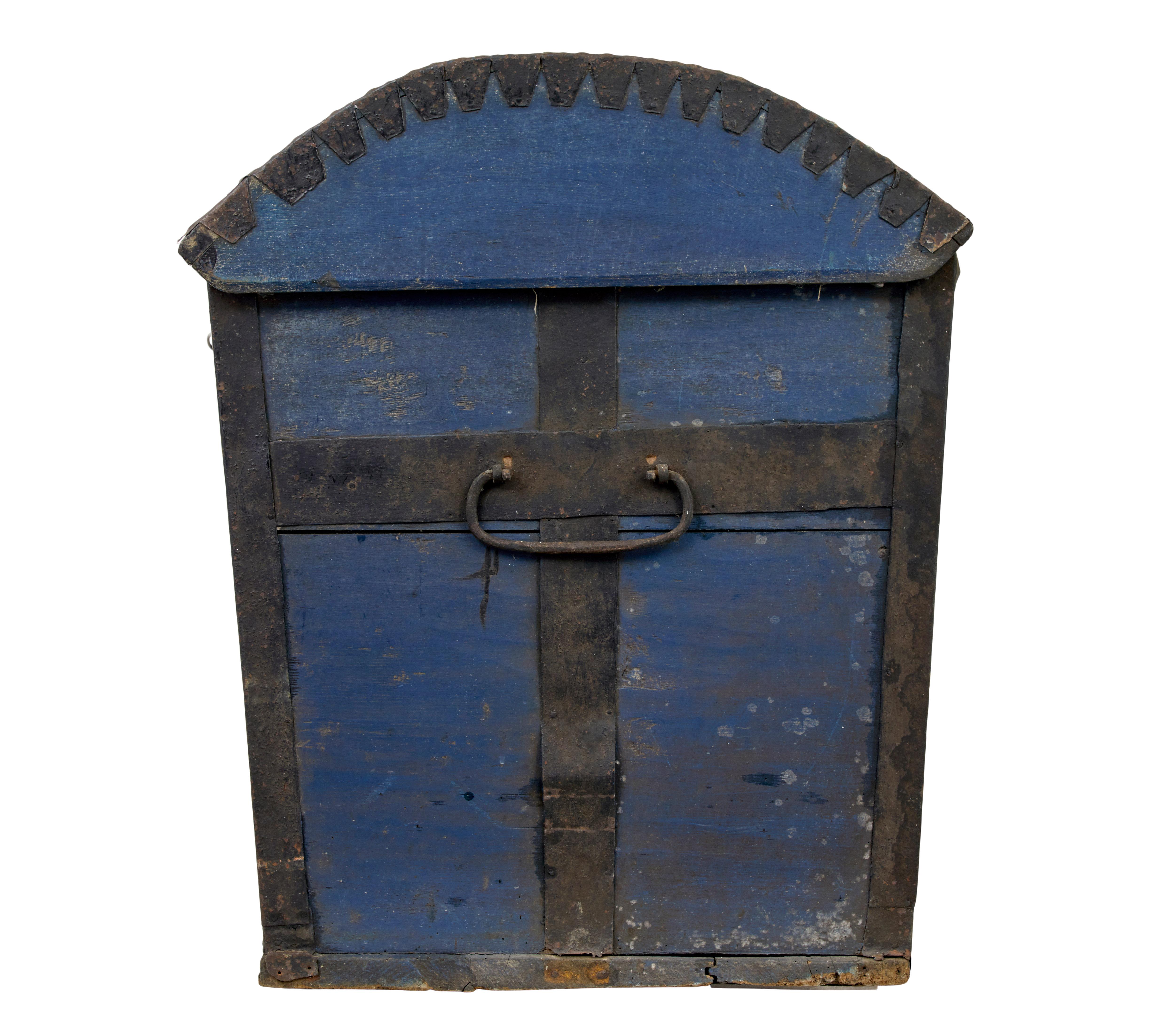 Oak Traditional 19th Century Painted Swedish Dome Trunk For Sale