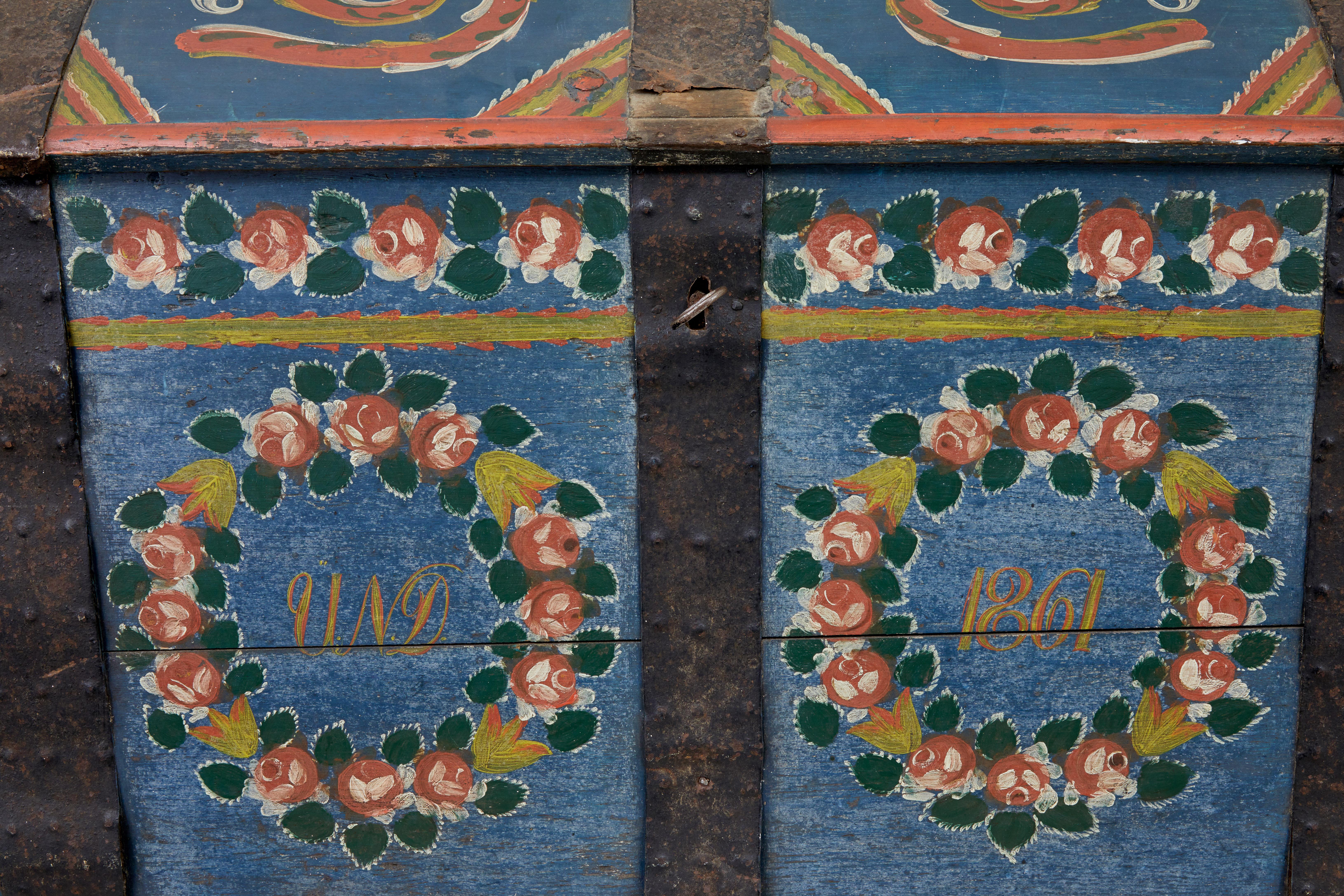 Traditional 19th Century Painted Swedish Dome Trunk For Sale 1