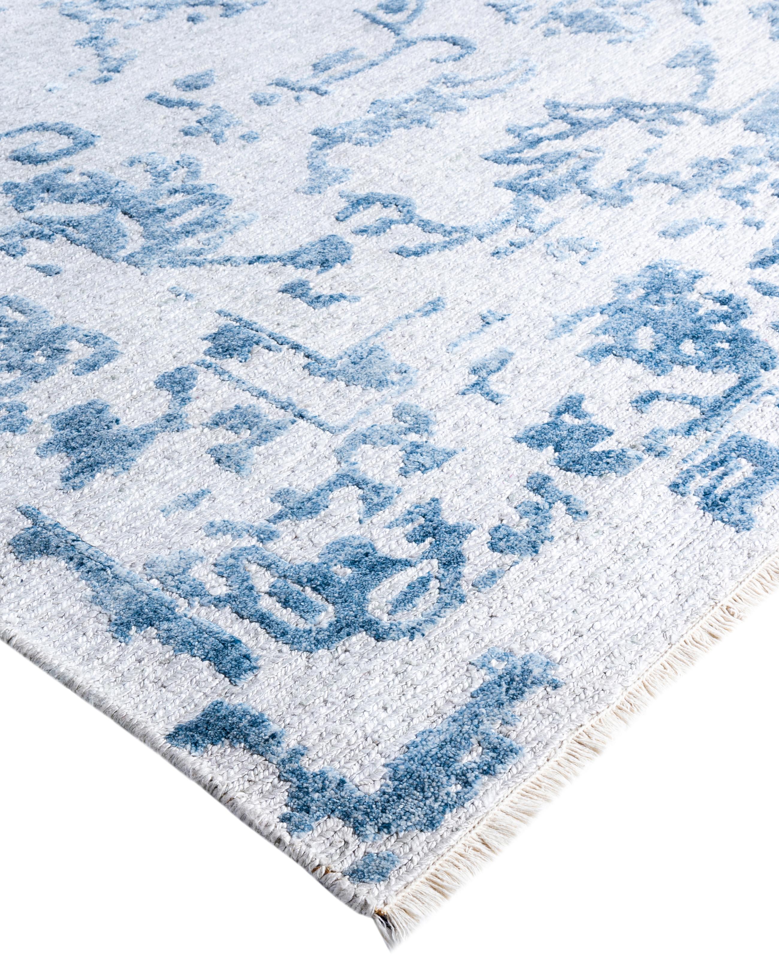 Les tapis kazakhs sont recherchés depuis des générations, leur esthétique unique étant une combinaison captivante d'histoire tribale et d'influence géographique. Les médaillons, les motifs allover et le dessin central, noués à la main de manière