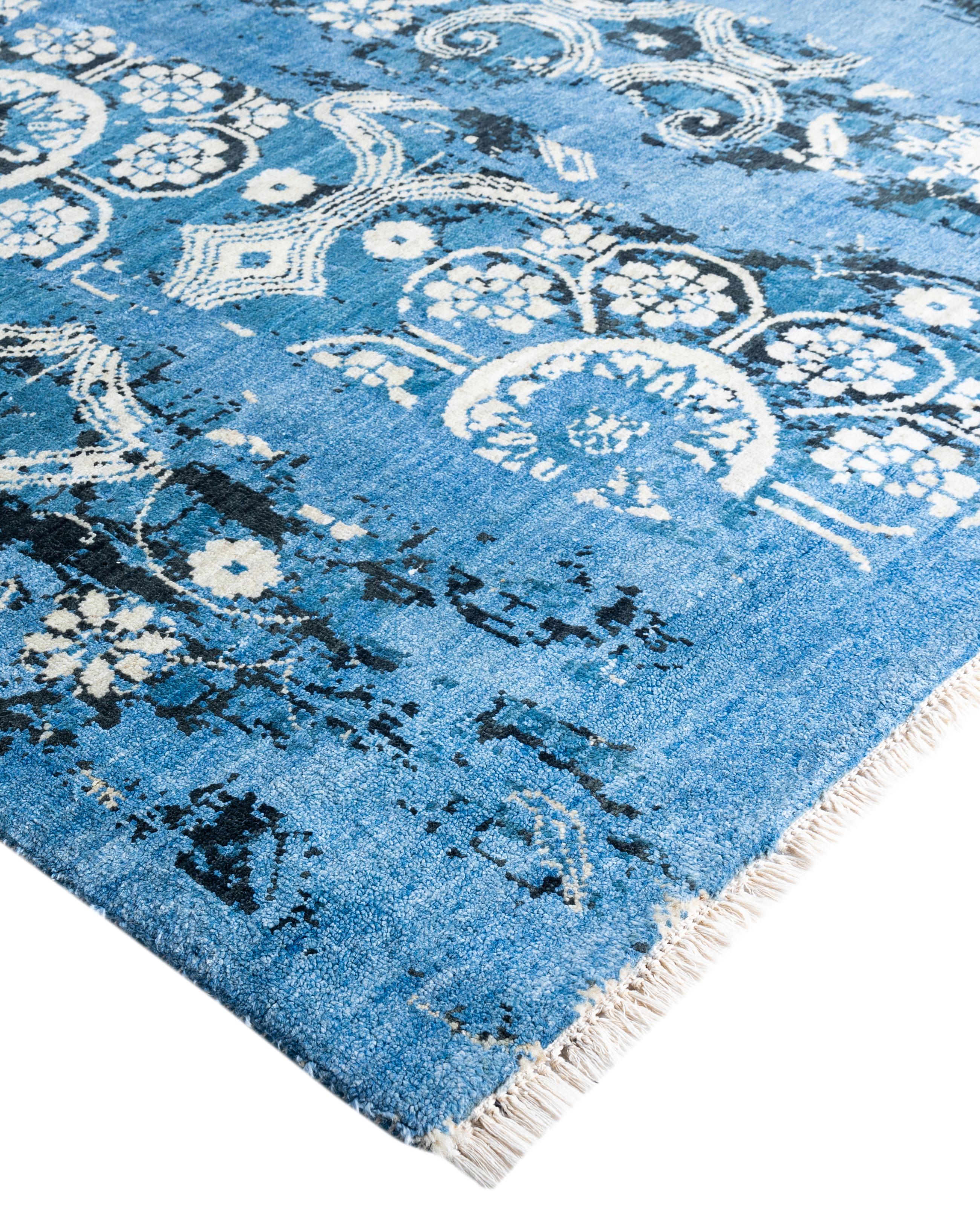 Las alfombras kazak han sido codiciadas durante generaciones, y su estética de diseño único es una cautivadora combinación de historia tribal e influencia geográfica. Intrincadamente anudados a mano con lana, los medallones, los dibujos en toda la