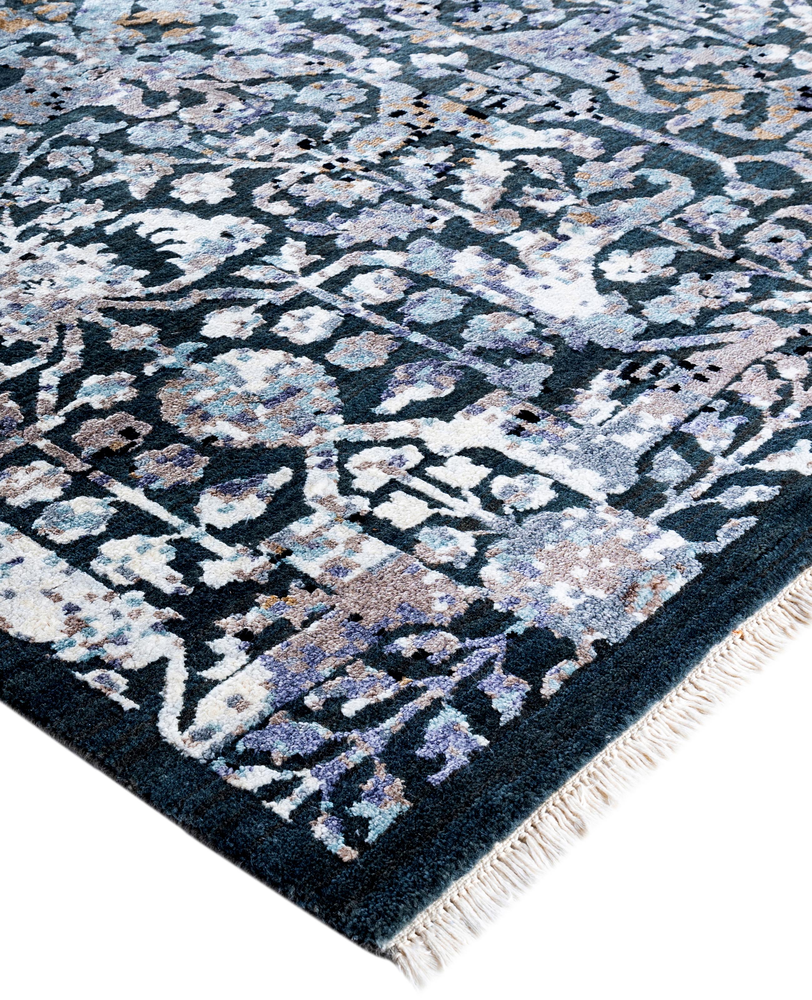Las alfombras kazak han sido codiciadas durante generaciones, y su estética de diseño único es una cautivadora combinación de historia tribal e influencia geográfica. Intrincadamente anudados a mano con lana, los medallones, los dibujos en toda la